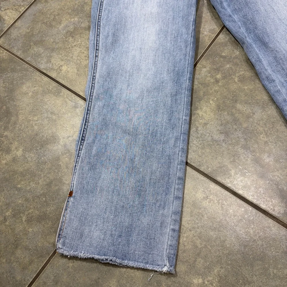 JUDY BLUE LOS ANGELES STRAIGHT FIT  WOMENS JEANS SIZE 15/32 LIGHT WASH 25 INSEAM - Picture 3 of 11